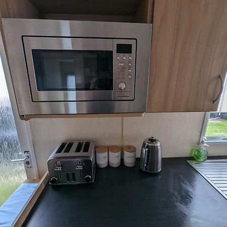 3 Bedroom Caravan, Sleeps 8 Lyons Lido Beach Prestatyn Buitenkant foto