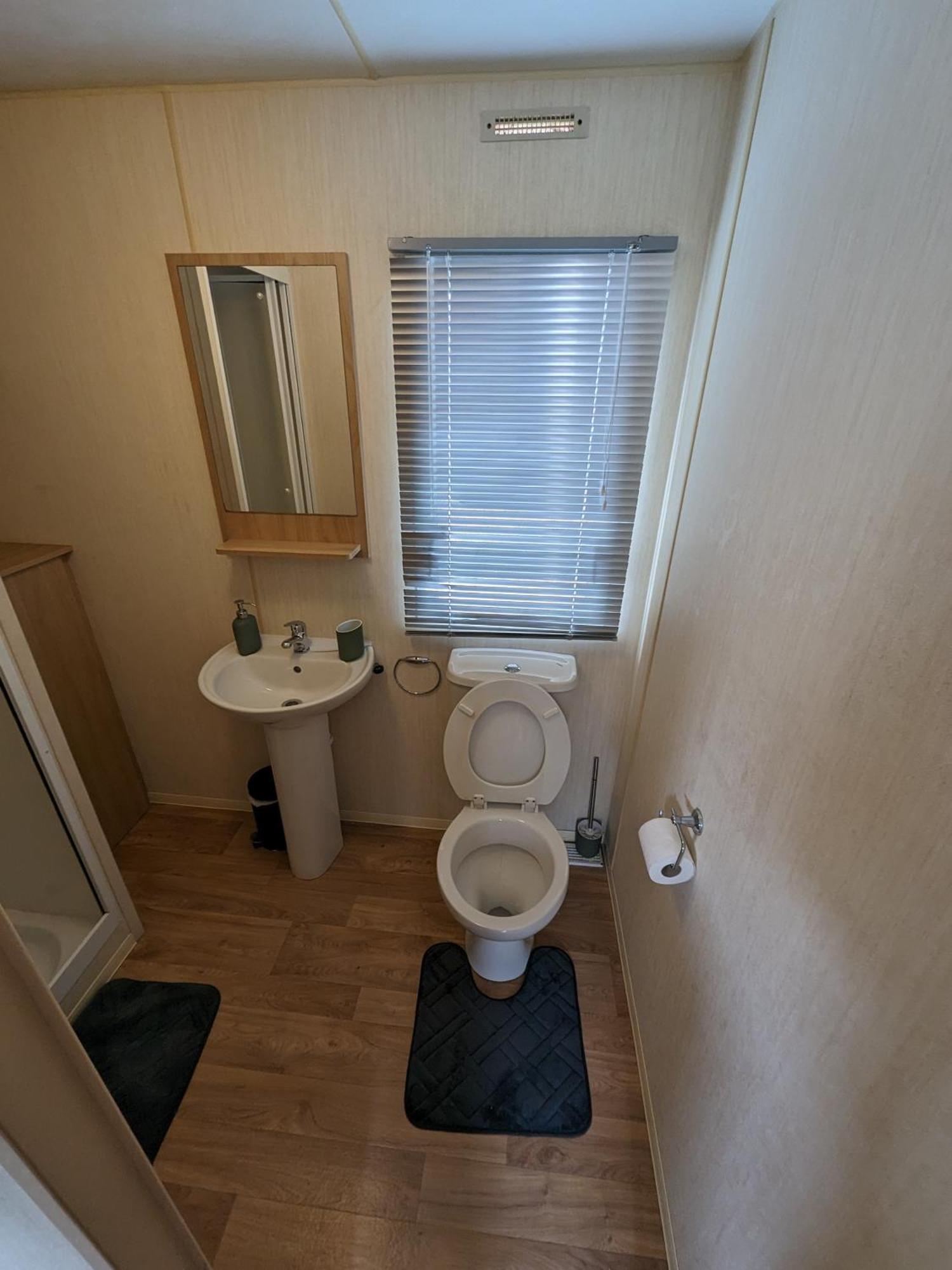 3 Bedroom Caravan, Sleeps 8 Lyons Lido Beach Prestatyn Buitenkant foto