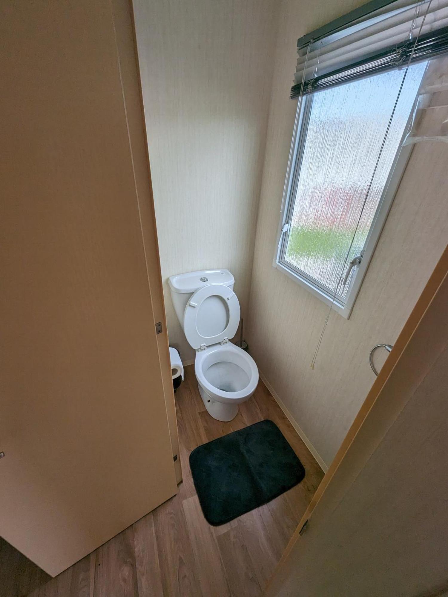 3 Bedroom Caravan, Sleeps 8 Lyons Lido Beach Prestatyn Buitenkant foto